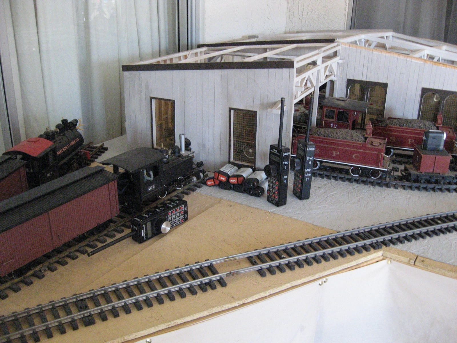 The roundhouse is installed with tracks and locos too.